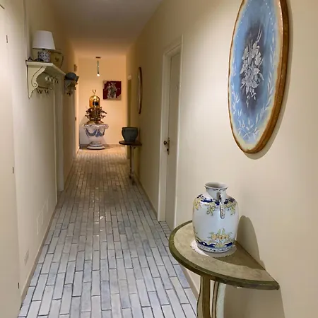 Hotel La Conchiglia 3*