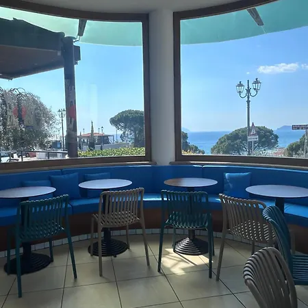 Hotel La Conchiglia 3*