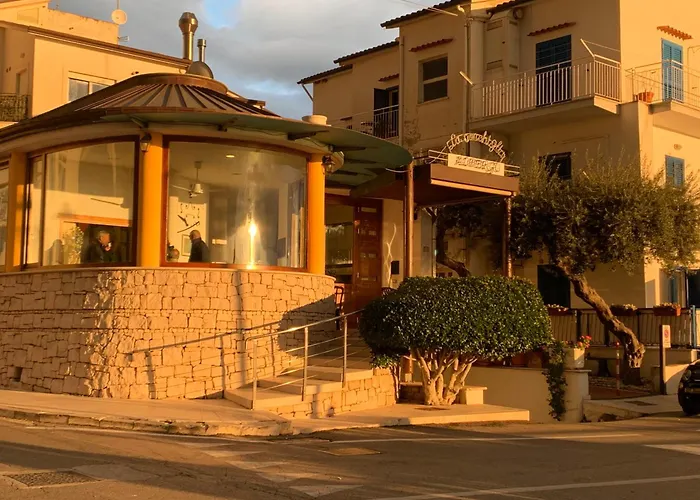 Hotel La Conchiglia 3*